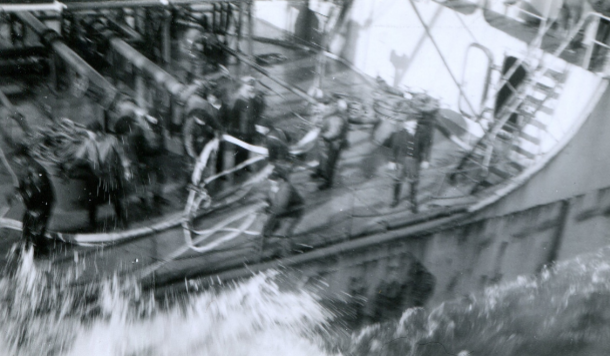 K175 fueling from an Oiler